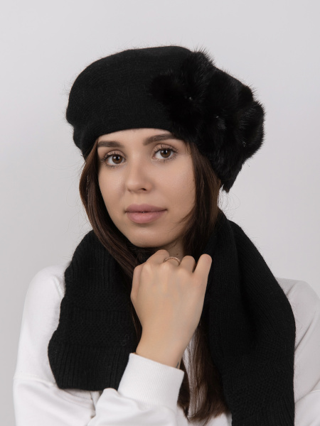 Берет с мехом норки, черный