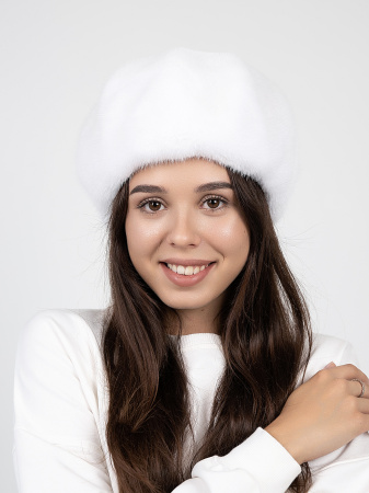 Берет из цельного меха норки, белый