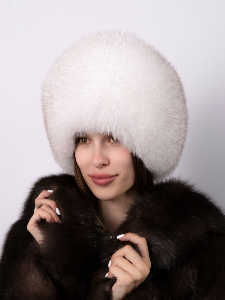 Кубанка из цельного меха песца, белый вуаль