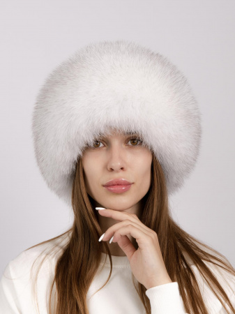 Боярка из меха песца, белый вуаль